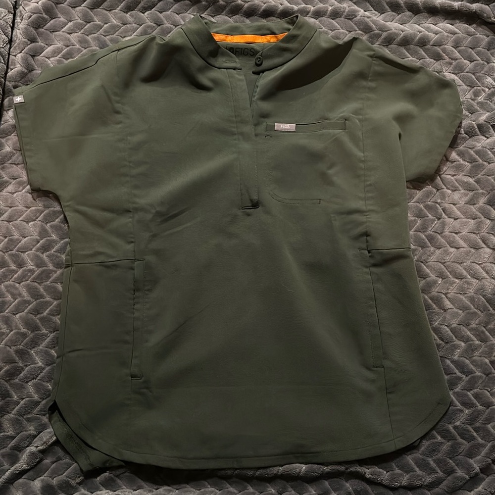FIGS “Moss” oversized scrub top. Size S.